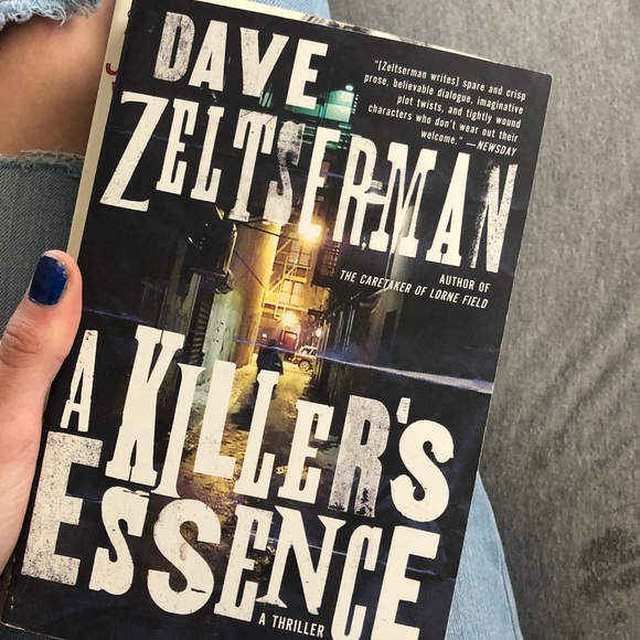 Books - Picture 2 of 7